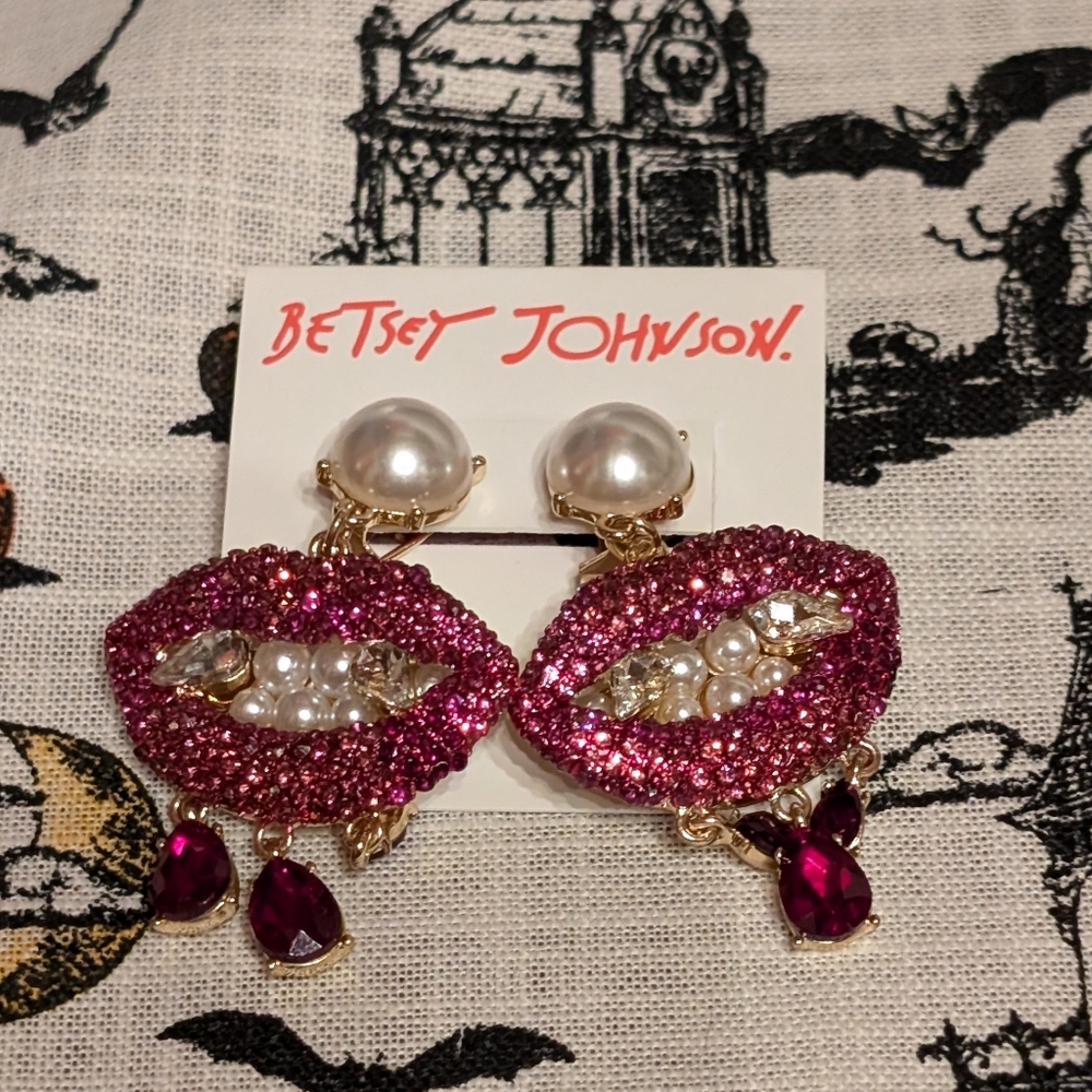 🆕 Vampire Kiss Earrings 💋 Betsey Johnson
